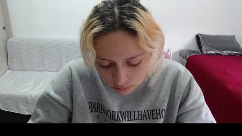 Snapshot of hot_mommymia chatting on 03/12/25, 12:47 Mia online show from 03/12/25, 12:47