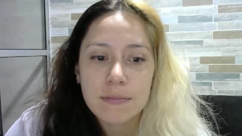 Snapshot of hot_mommymia chatting on 09/12/25, 12:22 Mia online show from 09/12/25, 12:22
