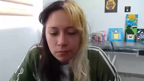 Snapshot of hot_mommymia chatting on 09/20/25, 03:02 Mia online show from 09/20/25, 03:02