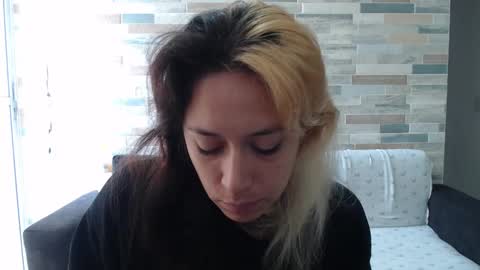 Snapshot of hot_mommymia chatting on 09/29/25, 02:33 Mia online show from 09/29/25, 02:33