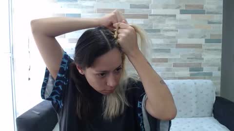 Snapshot of hot_mommymia chatting on 10/05/25, 01:09 Mia online show from 10/05/25, 01:09