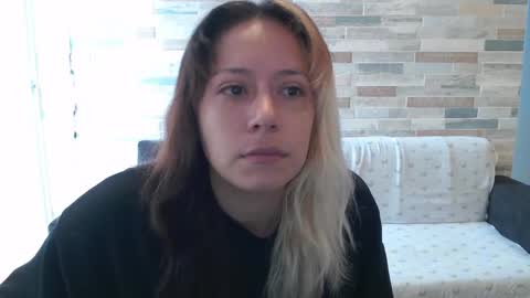 Snapshot of hot_mommymia chatting on 10/08/25, 01:42 Mia online show from 10/08/25, 01:42