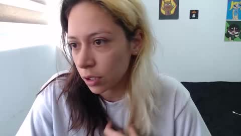Snapshot of hot_mommymia chatting on 10/15/25, 02:17 Mia online show from 10/15/25, 02:17
