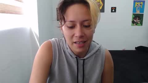 Snapshot of hot_mommymia chatting on 10/19/25, 02:50 Mia online show from 10/19/25, 02:50