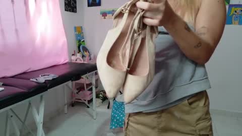 Mia online show from 01/17/26, 05:16