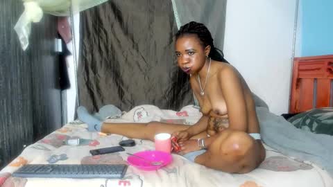 Snapshot of hot_moxie chatting on 10/09/25, 09:02 hot_moxie online show from 10/09/25, 09:02