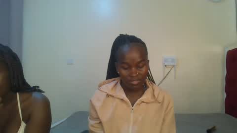 Snapshot of hot_petite12 chatting on 07/09/26, 05:00 Petite online show from 07/09/26, 05:00