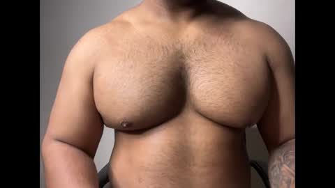 Snapshot of hot_roccohunter chatting on 12/15/25, 05:28 pranit online show from 12/15/25, 05:28