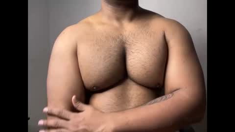 Snapshot of hot_roccohunter chatting on 12/16/25, 05:18 pranit online show from 12/16/25, 05:18