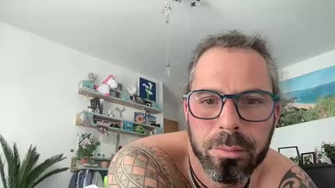 Snapshot of hot_sex83 chatting on 12/23/24, 12:30 letmedoo2 online show from 12/23/24, 12:30