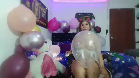 Snapshot of hot_sexy_bunny chatting on 12/11/24, 01:05 hot sexy bunny online show from 12/11/24, 01:05