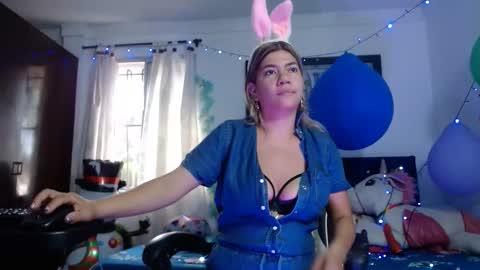 Snapshot of hot_sexy_bunny chatting on 01/18/25, 12:36 hot sexy bunny online show from 01/18/25, 12:36