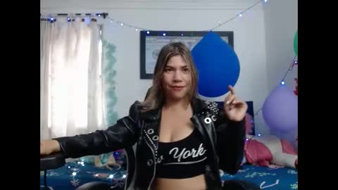 Snapshot of hot_sexy_bunny chatting on 01/21/25, 12:18 hot sexy bunny online show from 01/21/25, 12:18