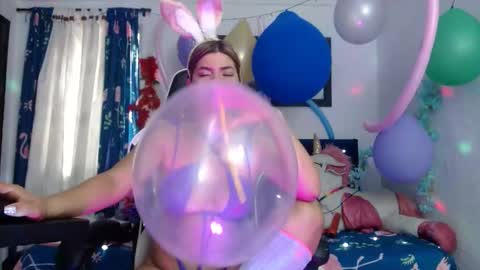 Snapshot of hot_sexy_bunny chatting on 01/22/25, 06:31 hot sexy bunny online show from 01/22/25, 06:31