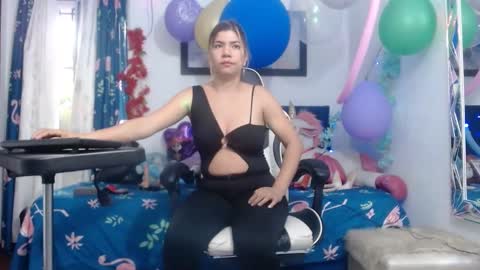 Snapshot of hot_sexy_bunny chatting on 01/23/25, 12:30 hot sexy bunny online show from 01/23/25, 12:30