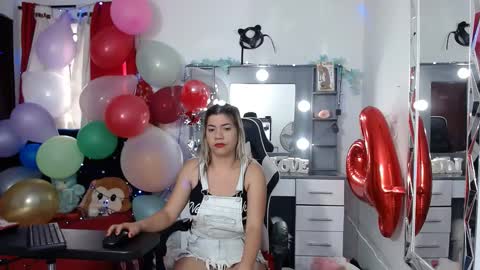 Snapshot of hot_sexy_bunny chatting on 02/08/25, 12:39 hot sexy bunny online show from 02/08/25, 12:39