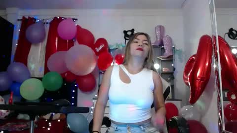 Snapshot of hot_sexy_bunny chatting on 02/12/25, 12:44 hot sexy bunny online show from 02/12/25, 12:44
