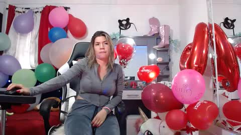 Snapshot of hot_sexy_bunny chatting on 02/18/25, 12:39 hot sexy bunny online show from 02/18/25, 12:39