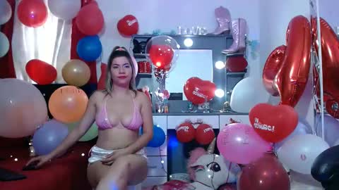 Snapshot of hot_sexy_bunny chatting on 02/18/25, 03:43 hot sexy bunny online show from 02/18/25, 03:43