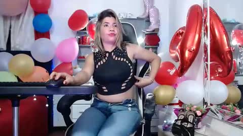 Snapshot of hot_sexy_bunny chatting on 02/27/25, 12:54 hot sexy bunny online show from 02/27/25, 12:54