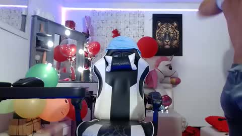 Snapshot of hot_sexy_bunny chatting on 03/08/25, 12:41 hot sexy bunny online show from 03/08/25, 12:41