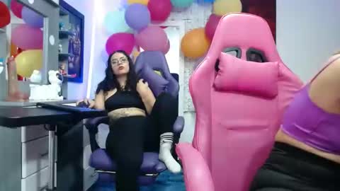 Snapshot of hot_sexy_bunny chatting on 09/27/25, 01:49 hot sexy bunny online show from 09/27/25, 01:49