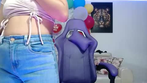 Snapshot of hot_sexy_bunny chatting on 10/20/25, 01:22 hot sexy bunny online show from 10/20/25, 01:22
