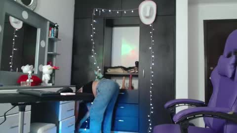 Snapshot of hot_sexy_bunny chatting on 01/08/26, 01:24 hot sexy bunny online show from 01/08/26, 01:24