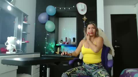 Snapshot of hot_sexy_bunny chatting on 01/13/26, 01:05 hot sexy bunny online show from 01/13/26, 01:05