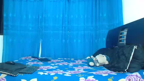 Hot Sharks   online show from 10/16/25, 10:27