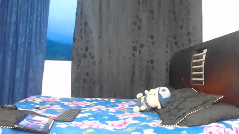 Hot Sharks   online show from 11/14/25, 10:47