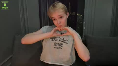 hot_twinkboy online show from 02/15/25, 10:44