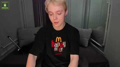 hot_twinkboy online show from 02/25/25, 11:30