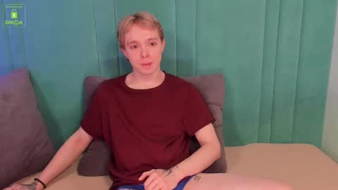 hot_twinkboy online show from 03/08/25, 10:11