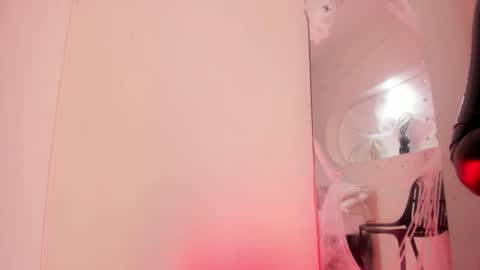 Snapshot of hot_valery_ chatting on 11/05/25, 07:47 Valery online show from 11/05/25, 07:47