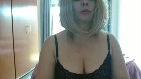 Snapshot of hot_wiffe chatting on 09/28/25, 03:39 couple without tabus online show from 09/28/25, 03:39