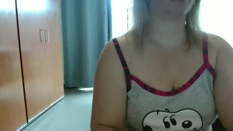 Snapshot of hot_wiffe chatting on 12/14/25, 10:42 couple without tabus online show from 12/14/25, 10:42