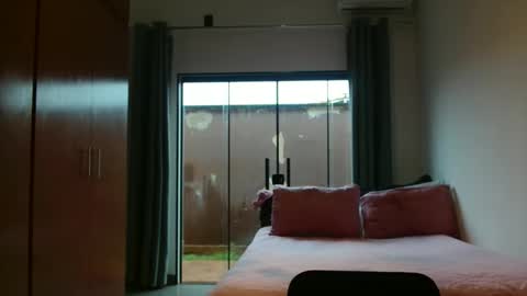 Snapshot of hot_wiffe chatting on 12/16/25, 10:09 couple without tabus online show from 12/16/25, 10:09