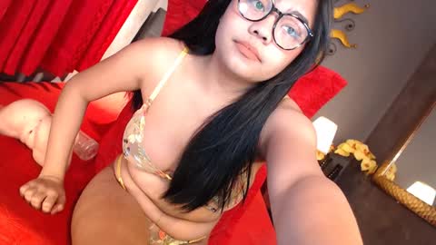 Snapshot of hotasian_gabby69 chatting on 12/19/24, 09:06 hotasian_gabby69 online show from 12/19/24, 09:06