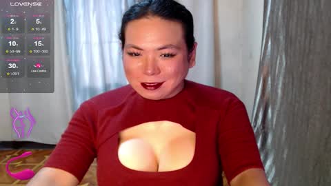 Snapshot of hotasian_mama chatting on 10/06/25, 07:17 Grace online show from 10/06/25, 07:17