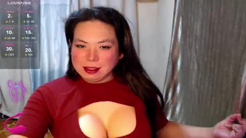 Snapshot of hotasian_mama chatting on 10/15/25, 08:03 Grace online show from 10/15/25, 08:03