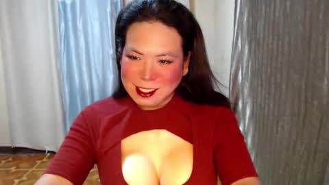 Snapshot of hotasian_mama chatting on 10/20/25, 08:37 Grace online show from 10/20/25, 08:37