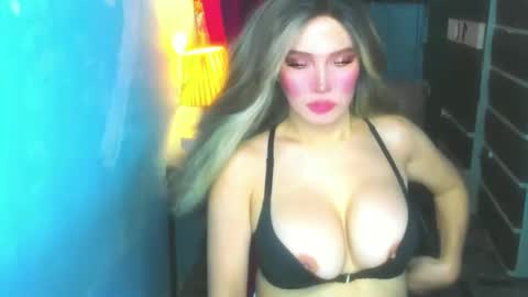 Snapshot of hotbabe_tanya chatting on 05/12/26, 03:03 T A N Y A online show from 05/12/26, 03:03