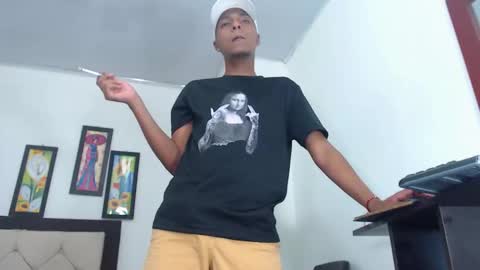 Snapshot of hotboyluxe chatting on 02/06/26, 03:00 hotboyluxe online show from 02/06/26, 03:00