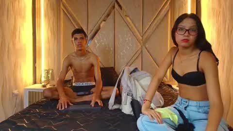 hotcouple_222 online show from 11/21/25, 08:02