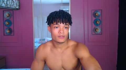 Snapshot of hotcrew_ chatting on 05/28/26, 07:33 Hussain aaron and Ekko online show from 05/28/26, 07:33