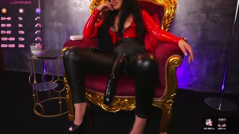 Snapshot of hotdesy_ chatting on 02/11/25, 06:30 Mistress online show from 02/11/25, 06:30