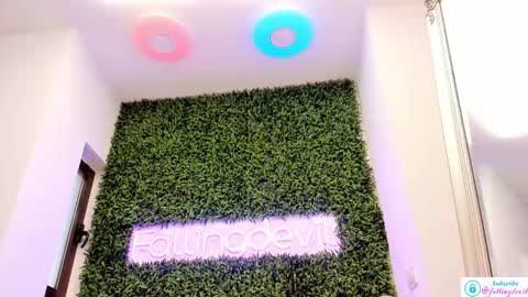 Snapshot of hotfallingdevil chatting on 02/20/25, 12:47 hotfallingdevil online show from 02/20/25, 12:47