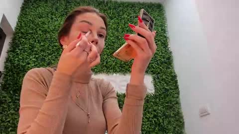 hotfallingdevil online show from 04/16/26, 05:08