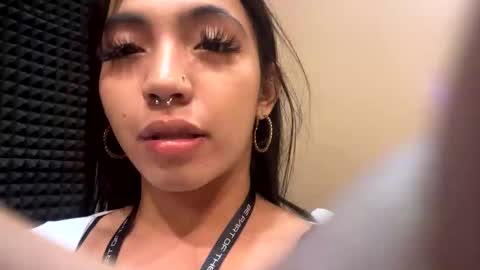 hotfucking_queen1111 online show from 04/19/26, 02:16